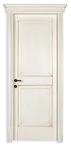 ESSENZA: Pioppo MasselloFINITURA: Invecchiato tarlo cremaDETTAGLI: Capitello e coprifilo inciso